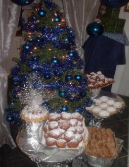 Oliebollen, Appelflappen, Appelbeignets en Ananasflappen